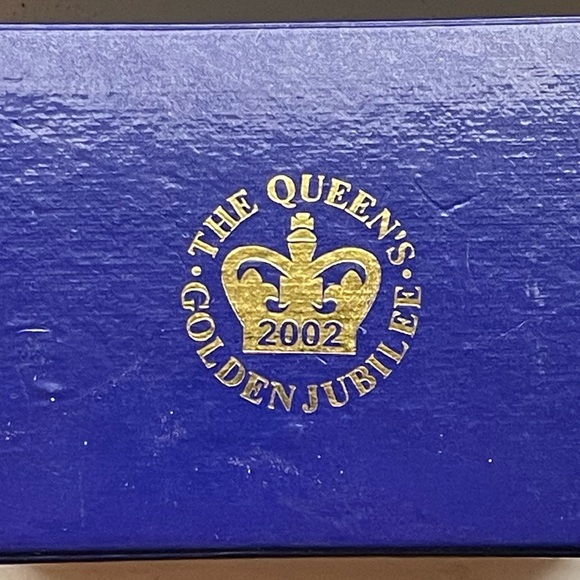 Queen Elizabeth Hand painted House of Valentina Golden Jubilee bell - Picture 4 of 6